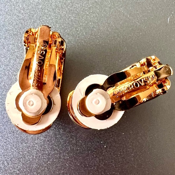 Swarovski NWT Clip Earrings Pave’ Crystals on Gold Tone Setting - Picture 9 of 12